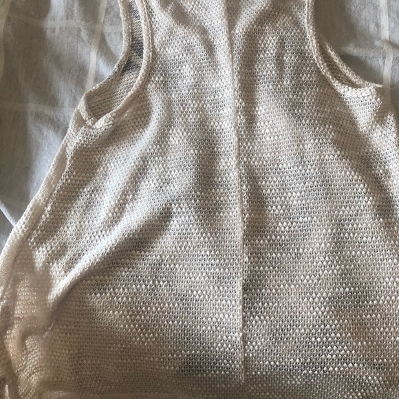 White knit tank top with athletic detailing - Picture 3 of 4